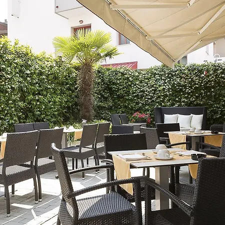 Imperia Hotel 3*